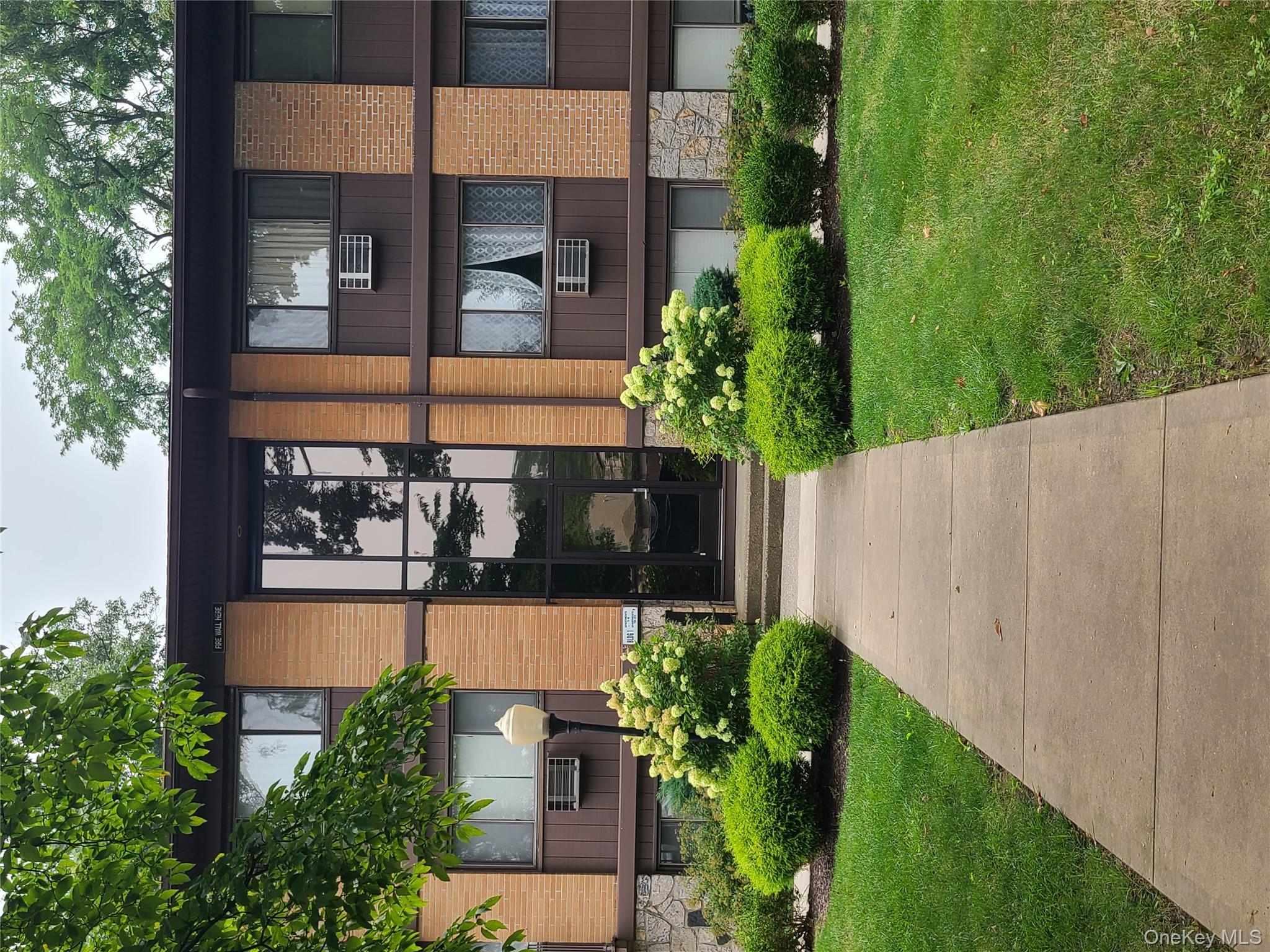 10 Oakwood Terrace # 18, New Windsor, NY 12553