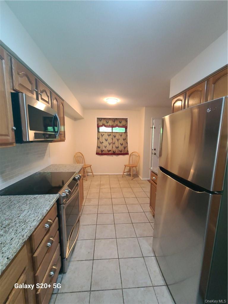 10 Oakwood Terrace # 18, New Windsor, NY 12553