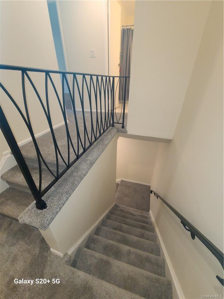 10 Oakwood Terrace # 18, New Windsor, NY 12553