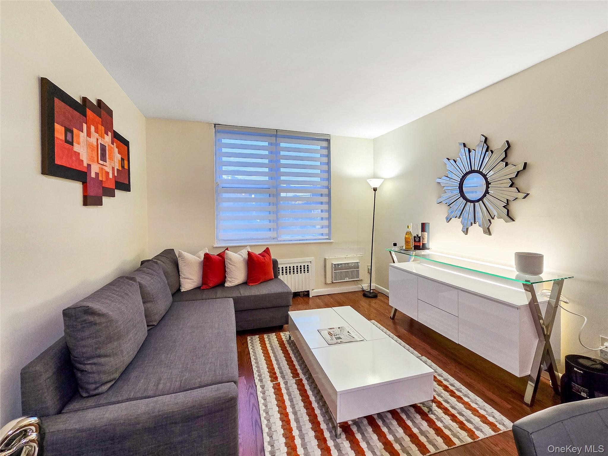 874 W Broadway # B4, Woodmere, NY 11598