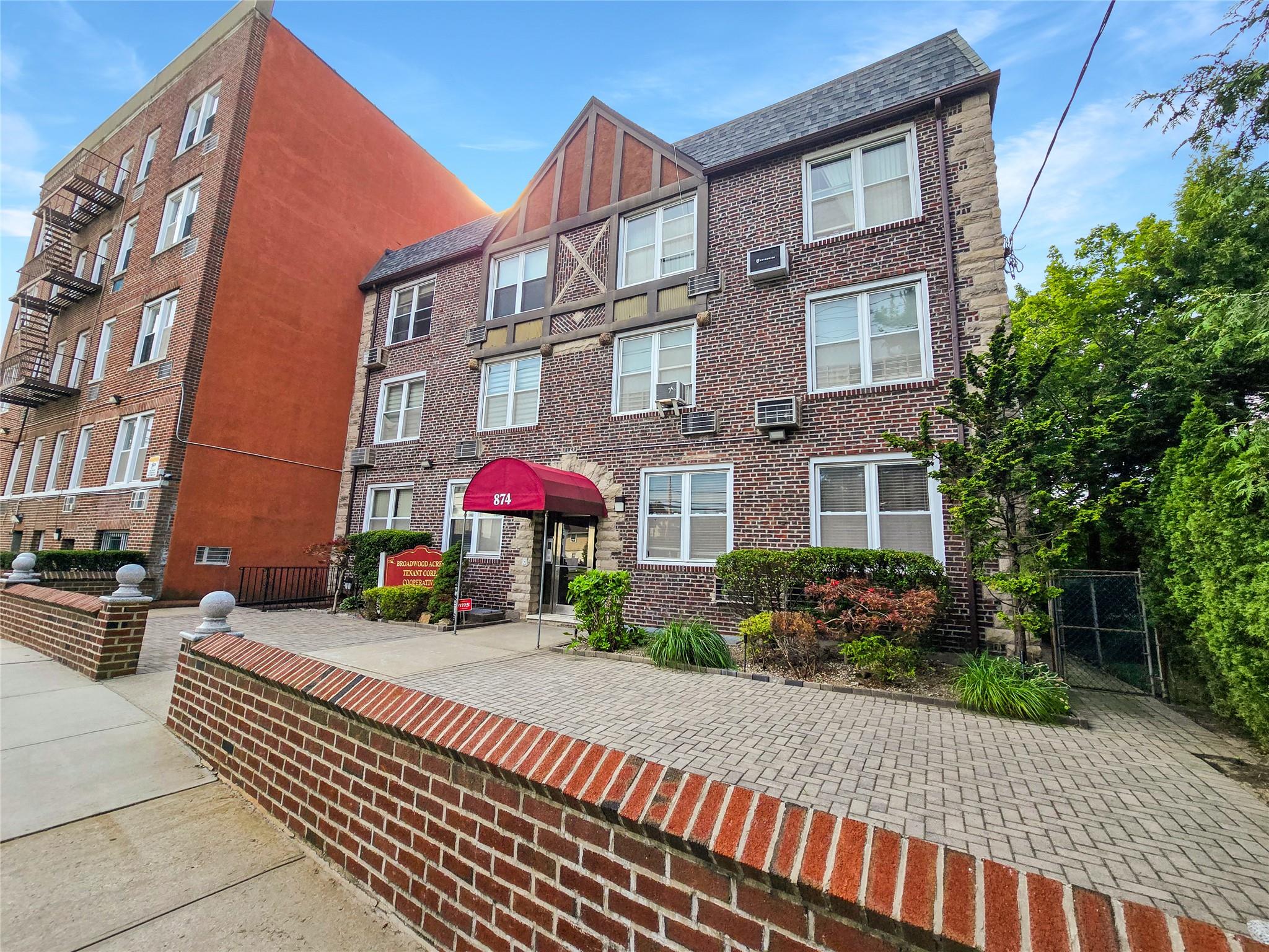 874 W Broadway # B4, Woodmere, NY 11598