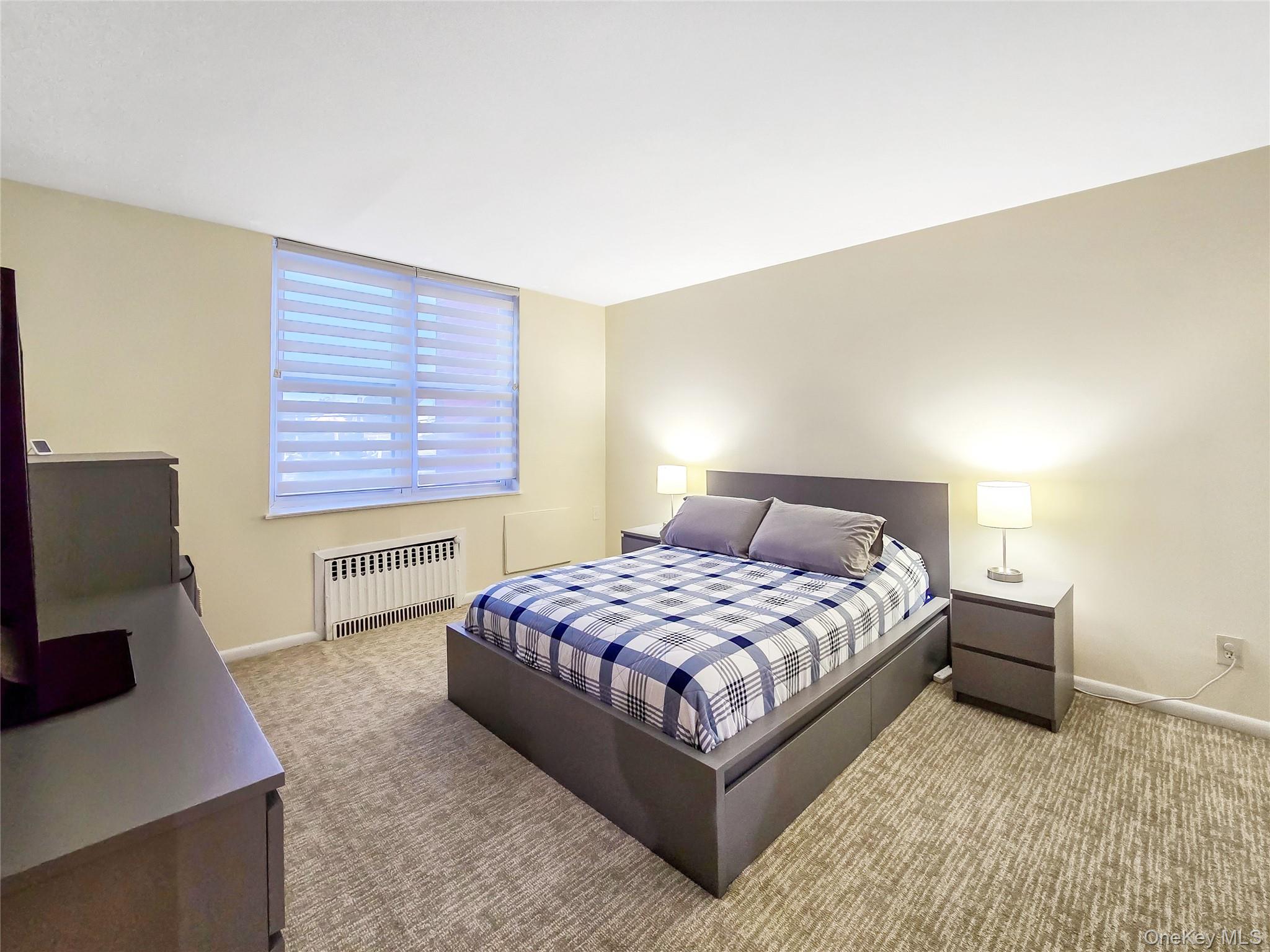 874 W Broadway # B4, Woodmere, NY 11598