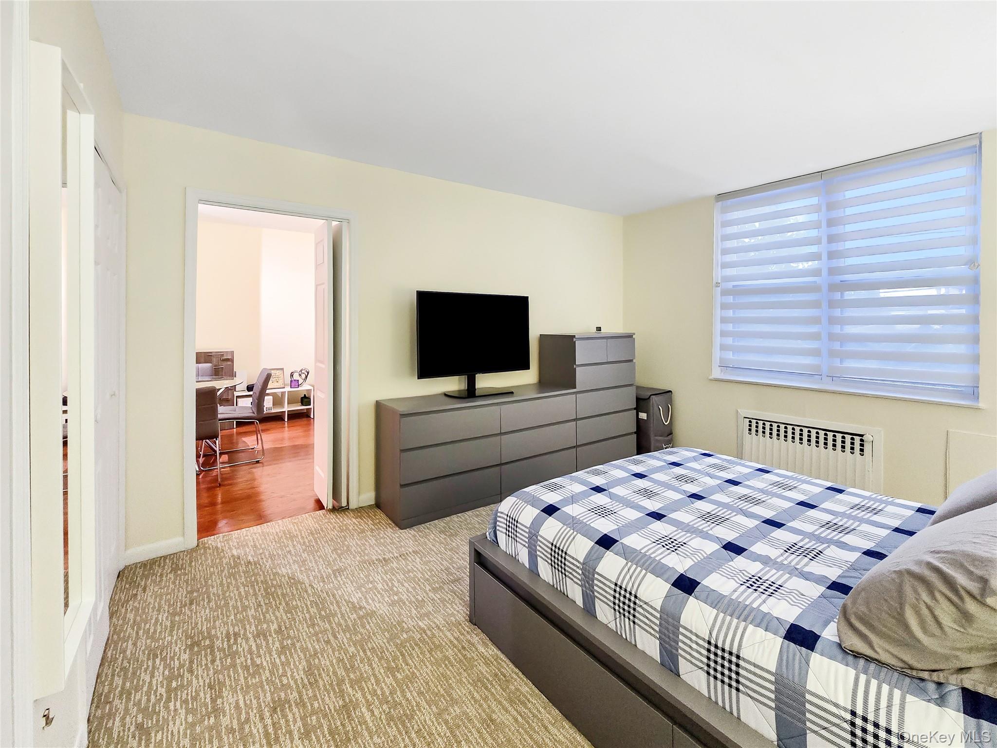 874 W Broadway # B4, Woodmere, NY 11598