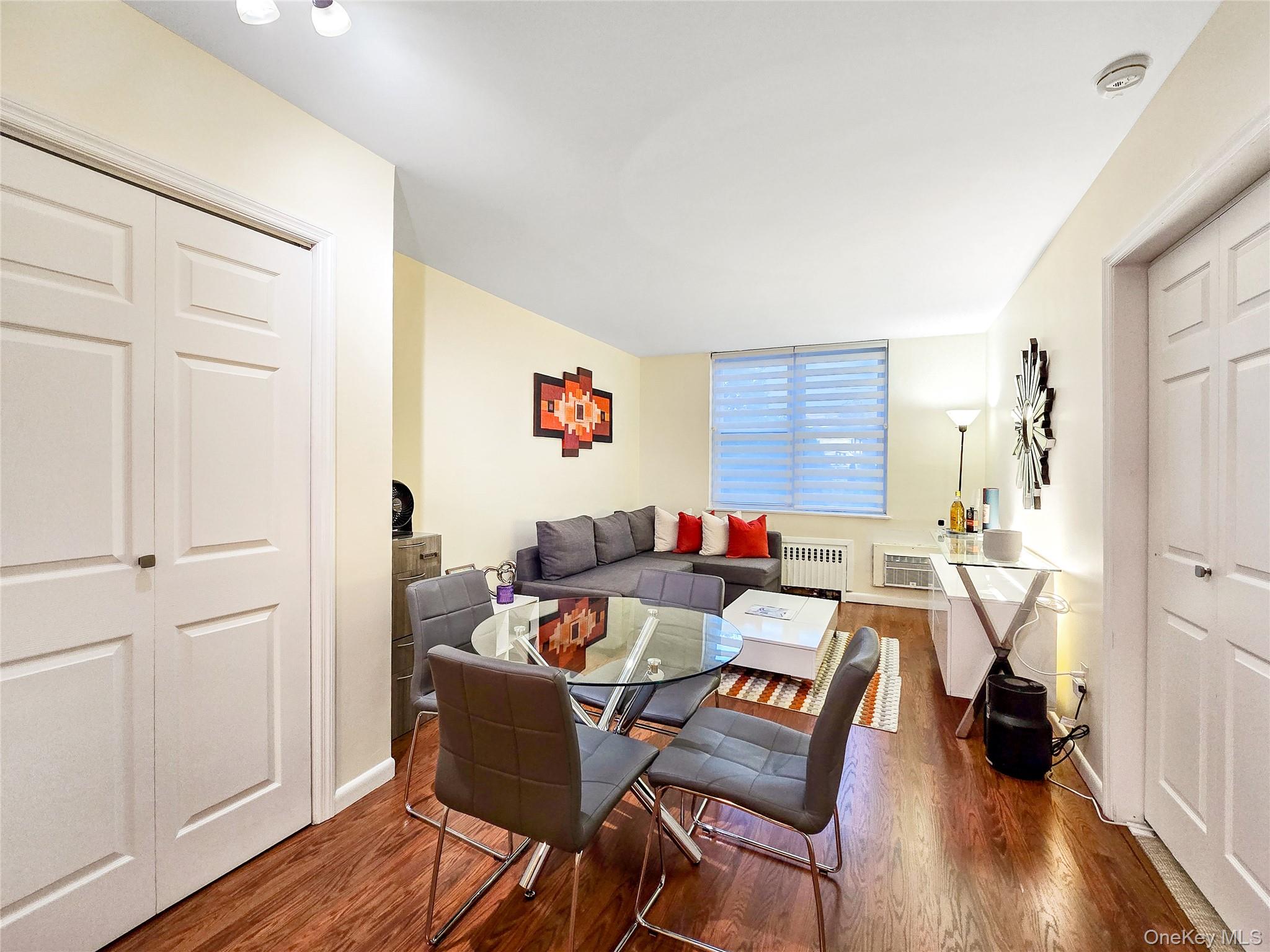 874 W Broadway # B4, Woodmere, NY 11598