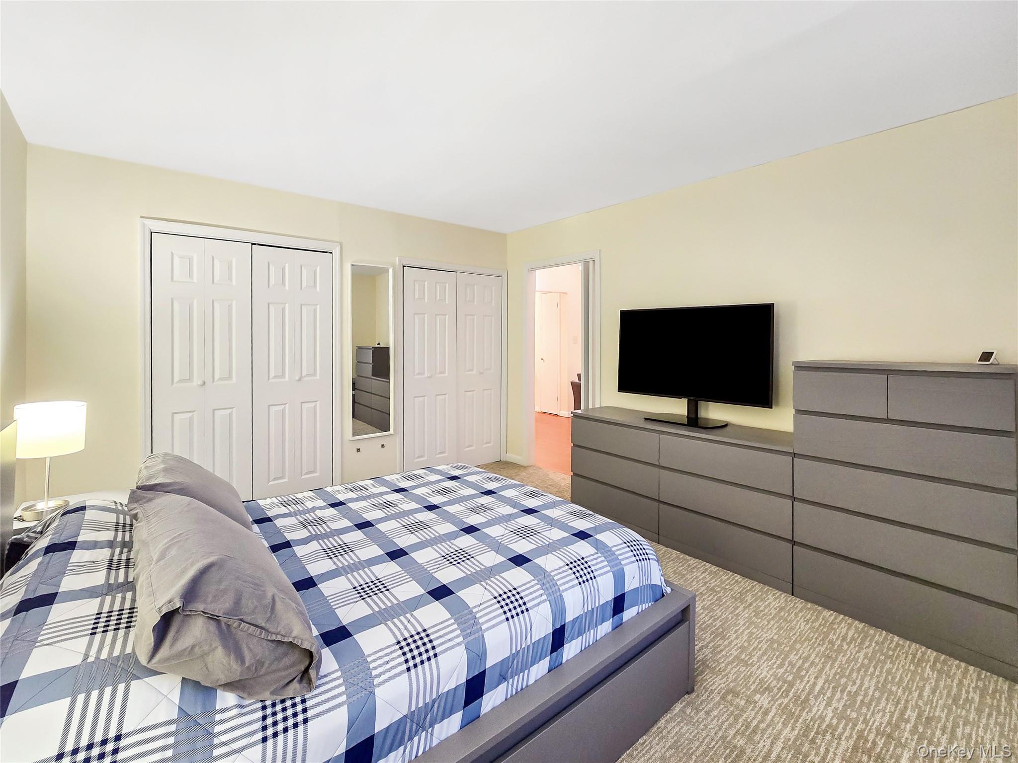 874 W Broadway # B4, Woodmere, NY 11598