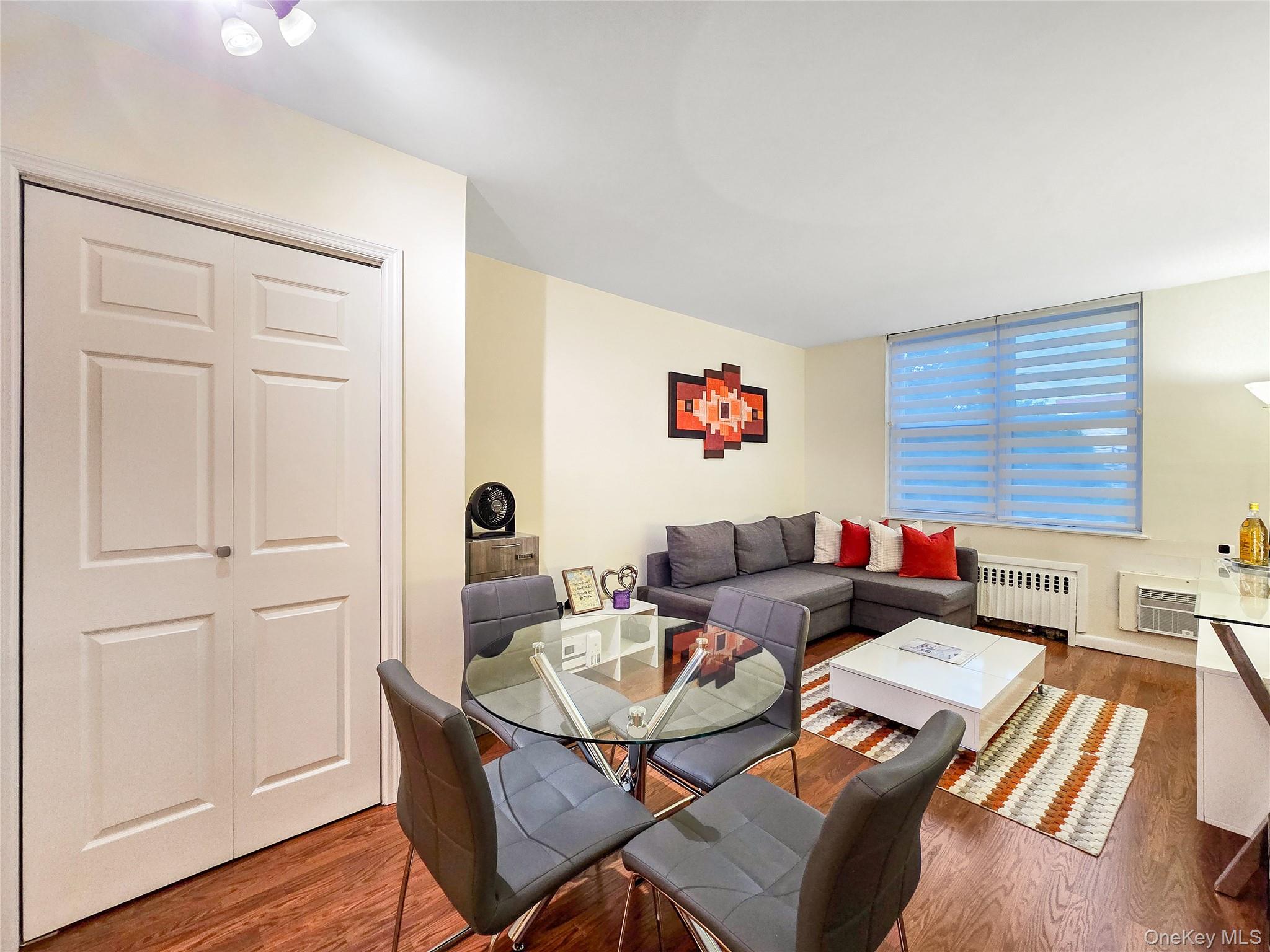 874 W Broadway # B4, Woodmere, NY 11598