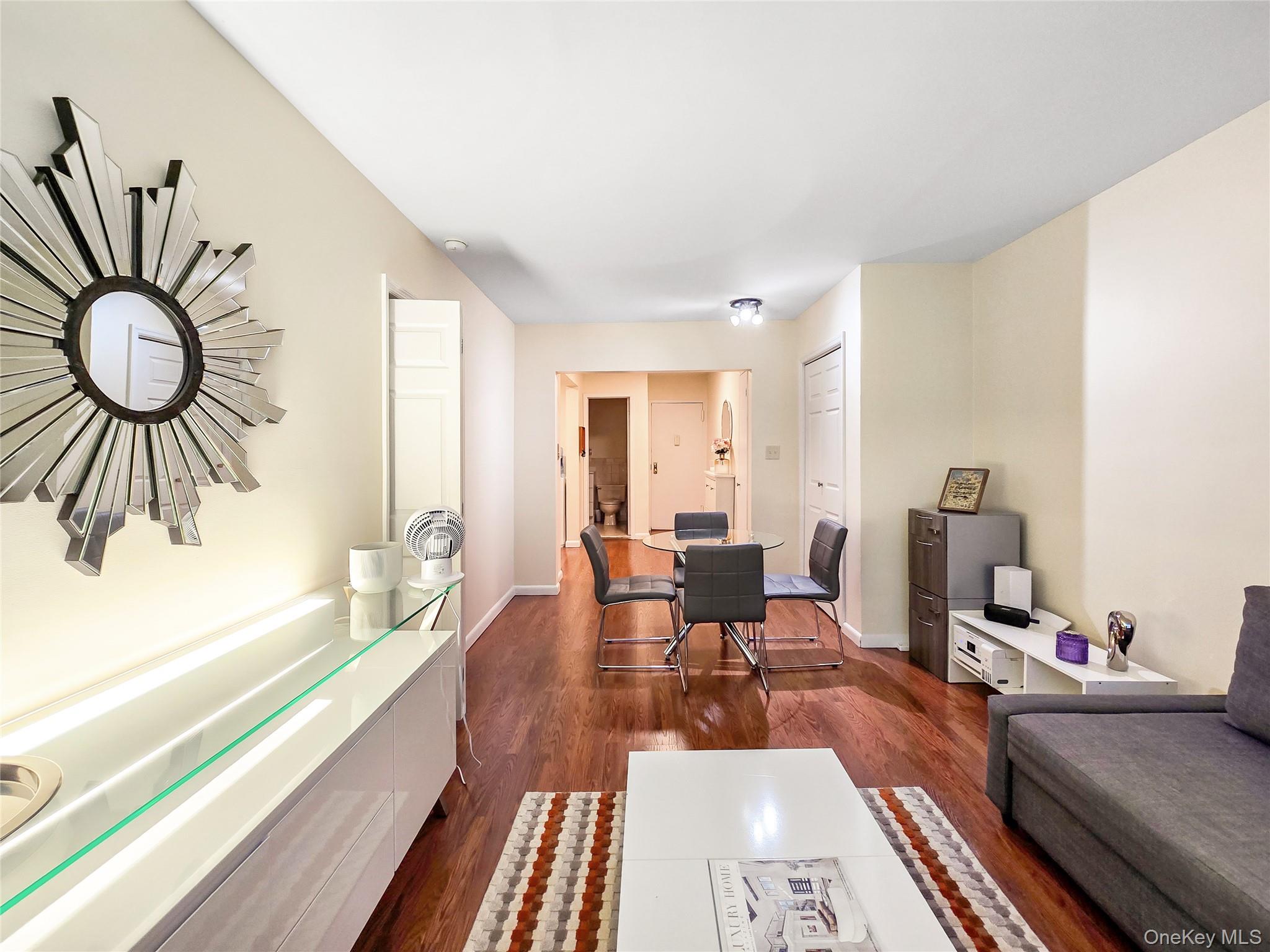 874 W Broadway # B4, Woodmere, NY 11598