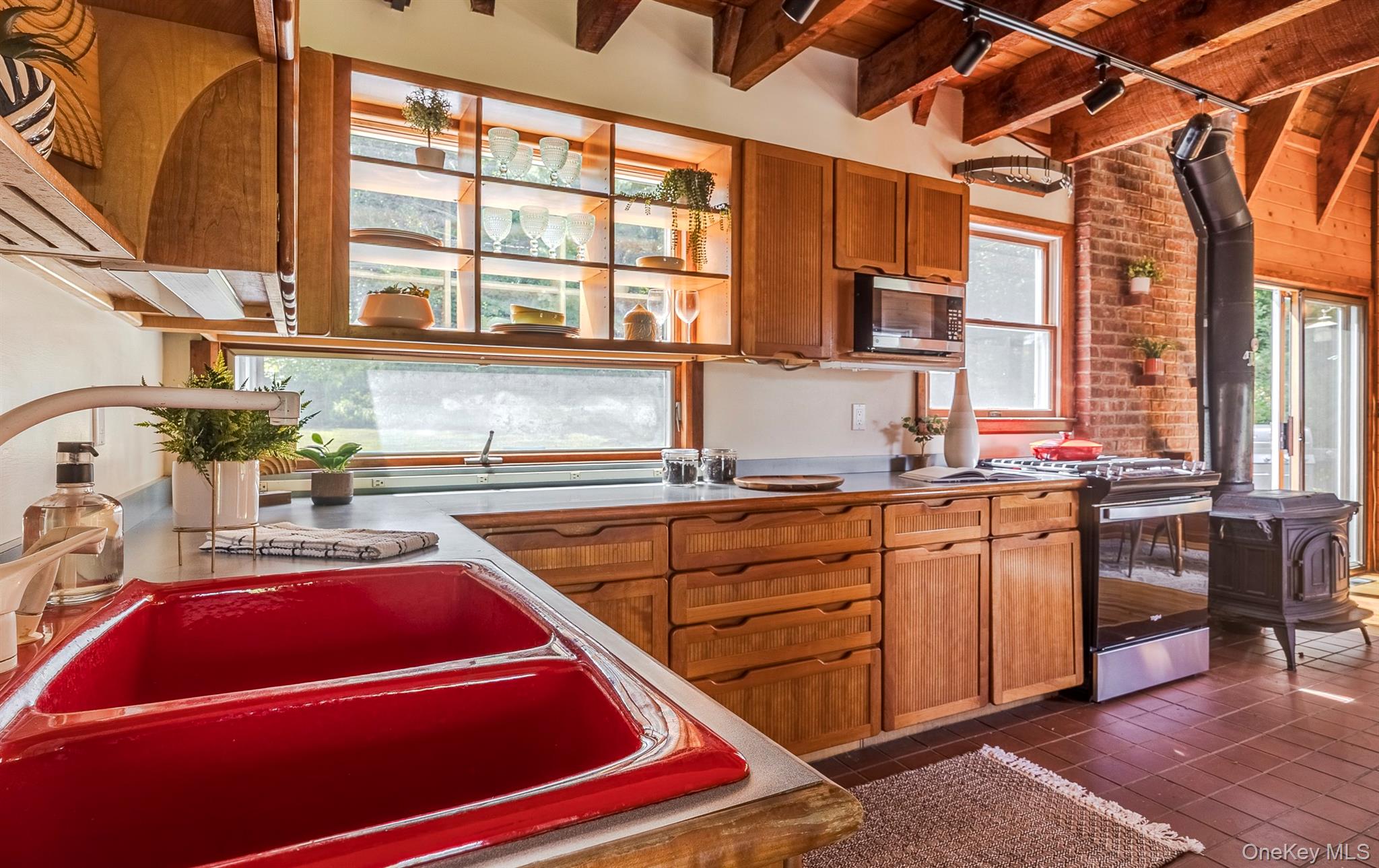 128 Newcut Road, Woodstock, NY 12498