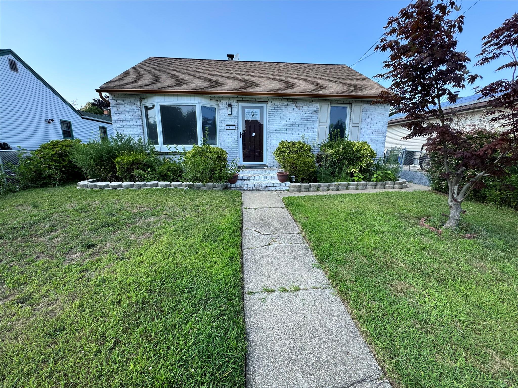 31 Brennan Place, Deer Park, NY 11729