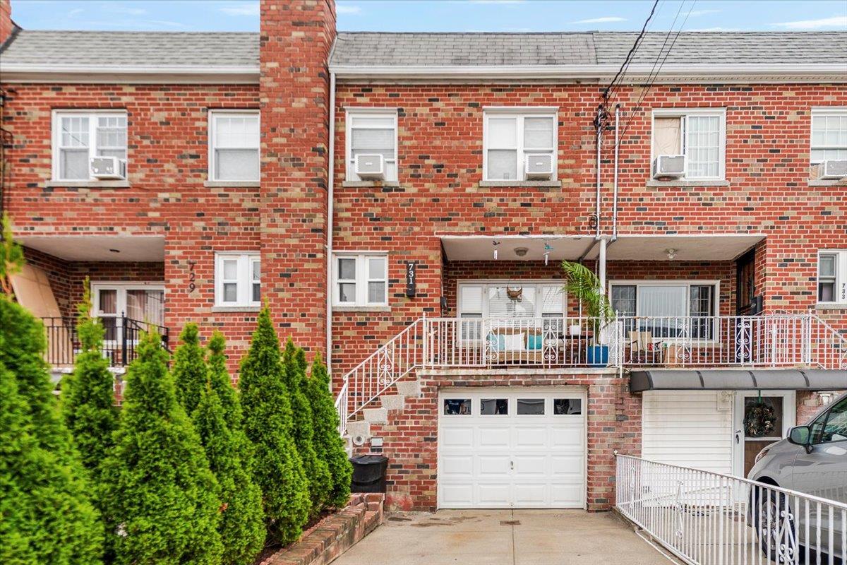 731 Hollywood Avenue, Bronx, NY 10465