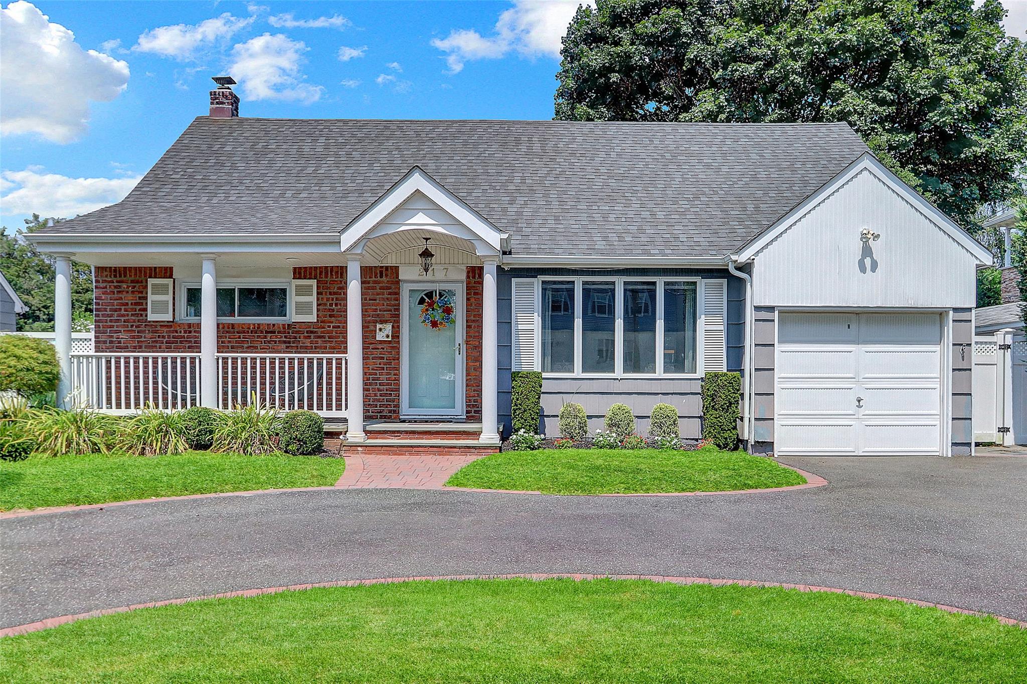 217 Camp Avenue, Merrick, NY 11566