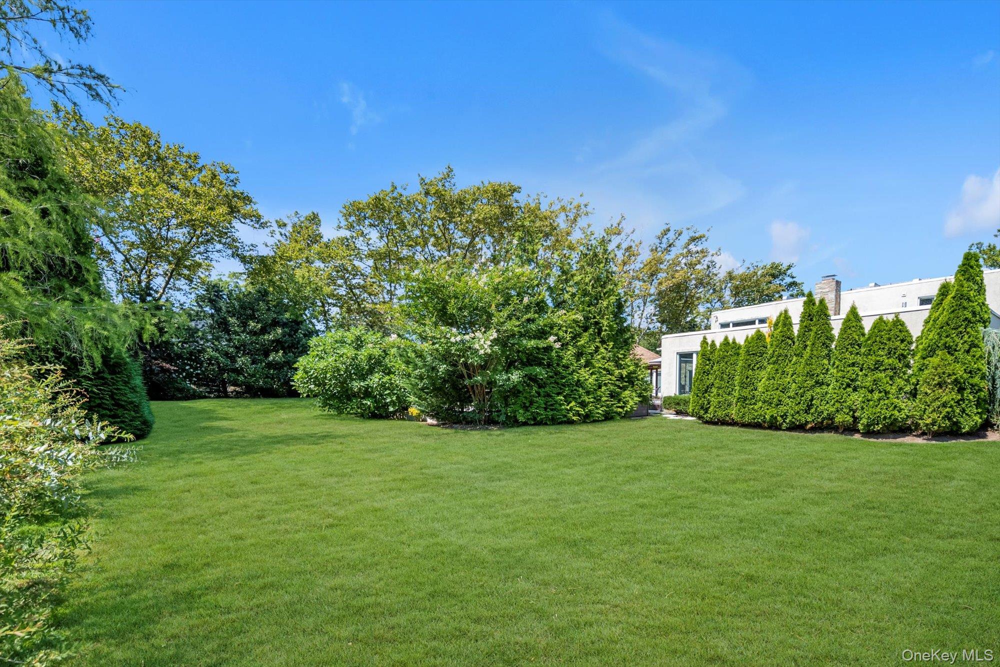 10 Macy Drive, Hewlett Bay Park, NY 11557