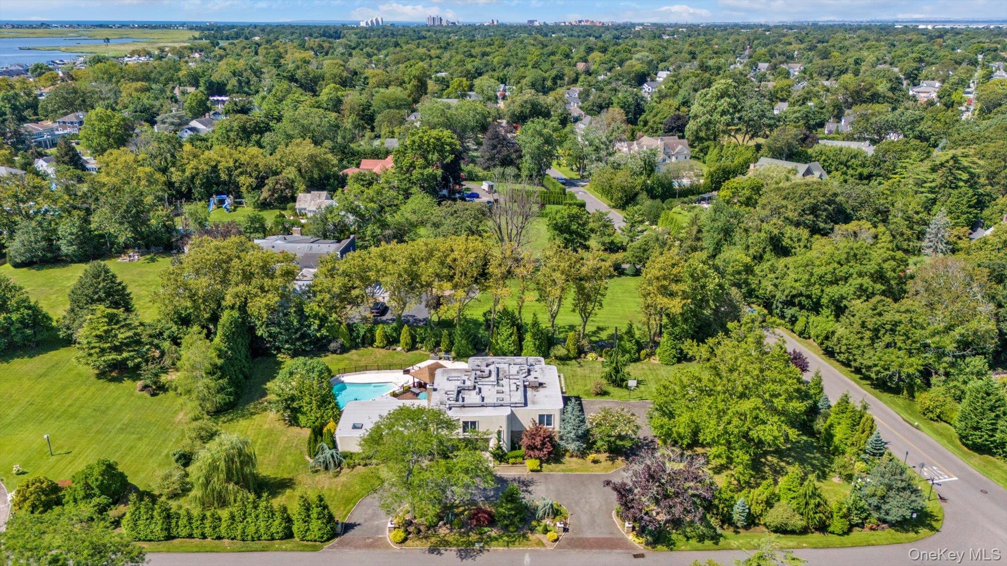 10 Macy Drive, Hewlett Bay Park, NY 11557