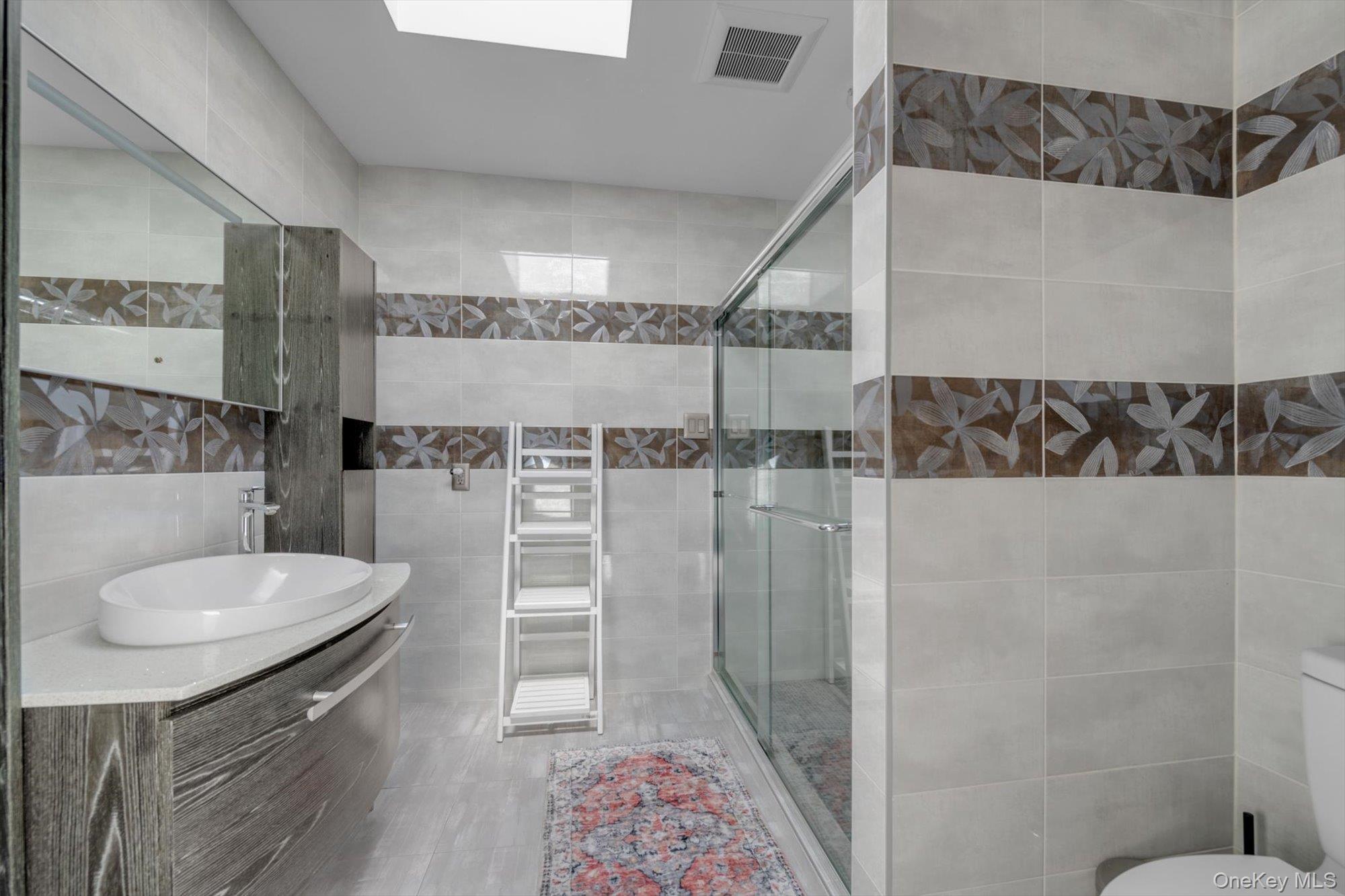 10 Macy Drive, Hewlett Bay Park, NY 11557