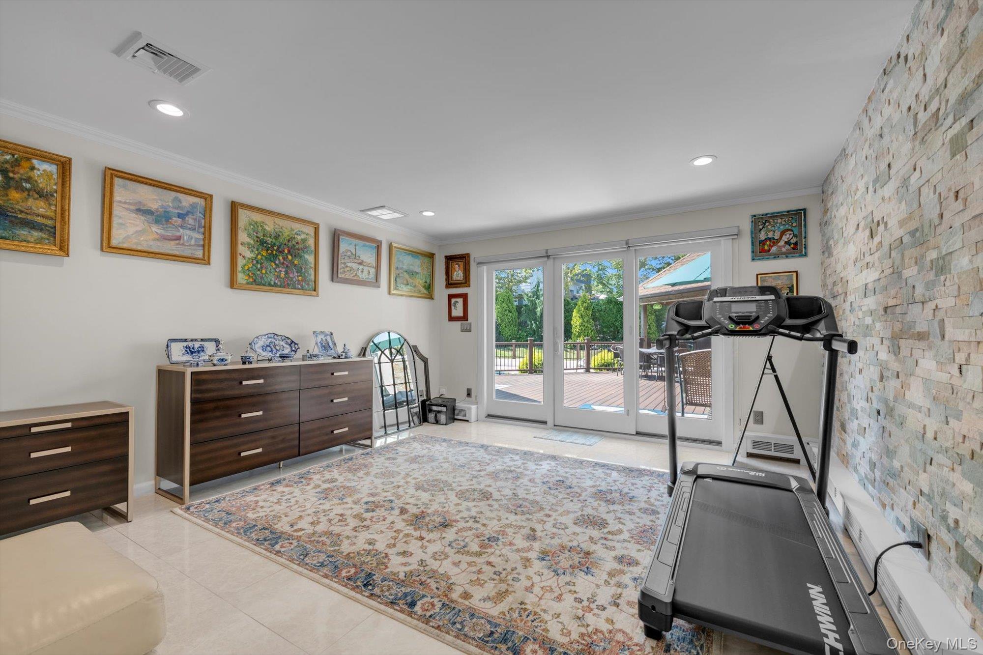 10 Macy Drive, Hewlett Bay Park, NY 11557