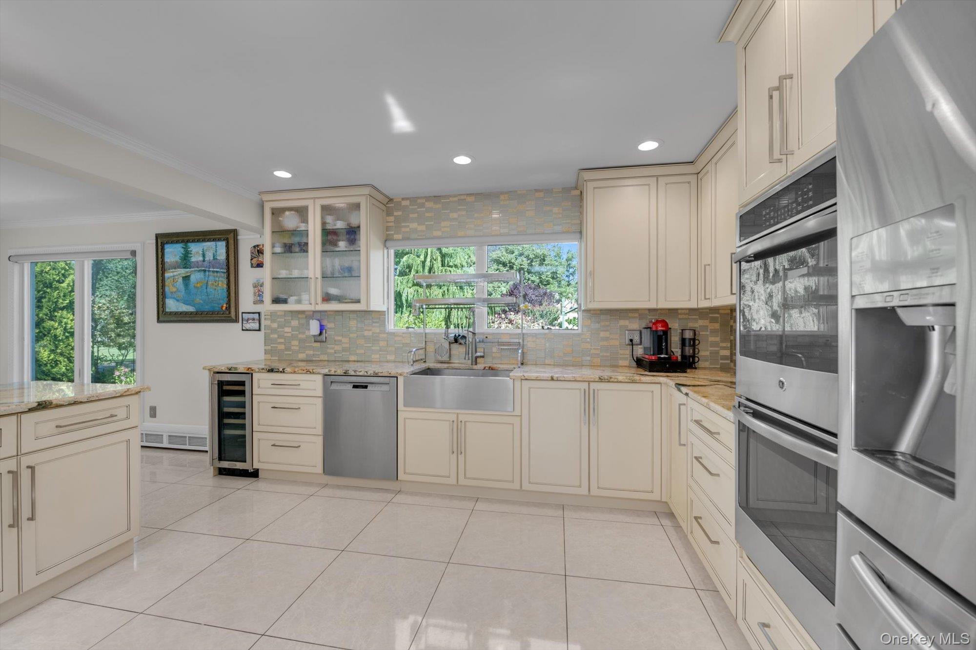 10 Macy Drive, Hewlett Bay Park, NY 11557