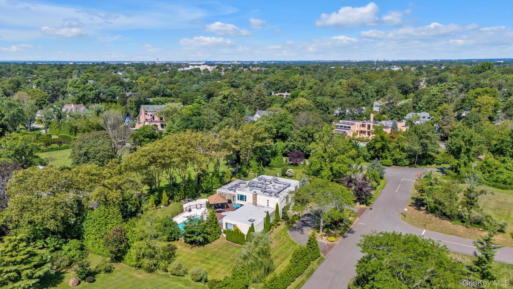 10 Macy Drive, Hewlett Bay Park, NY 11557