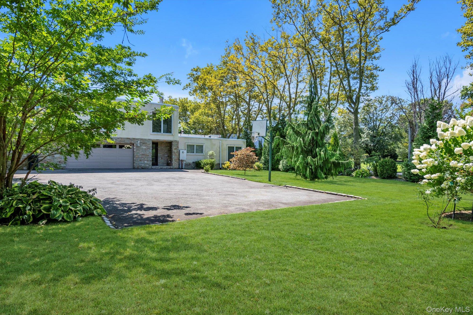 10 Macy Drive, Hewlett Bay Park, NY 11557