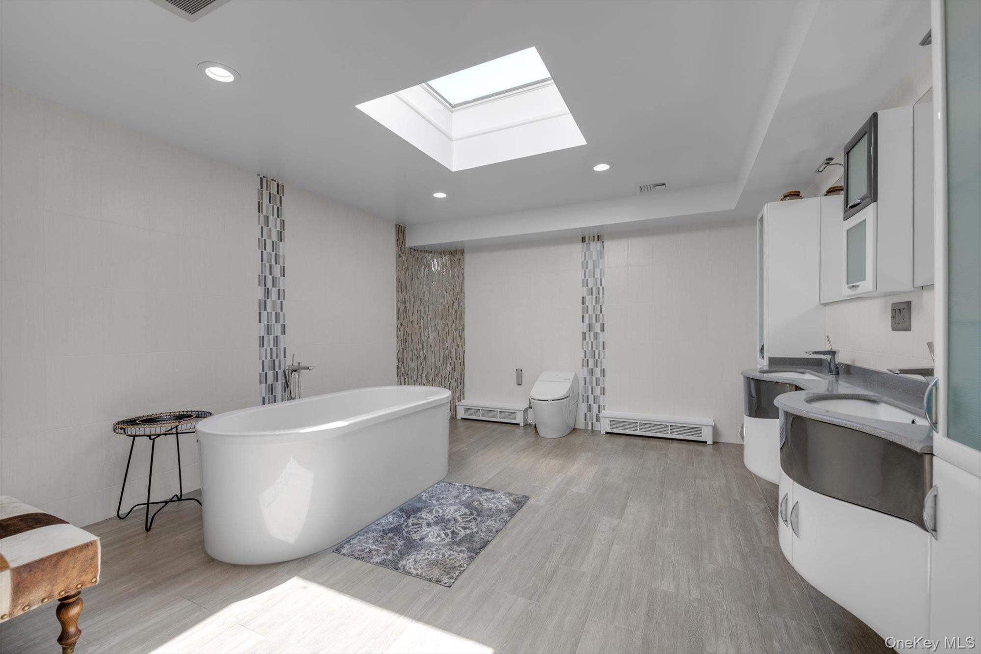 10 Macy Drive, Hewlett Bay Park, NY 11557