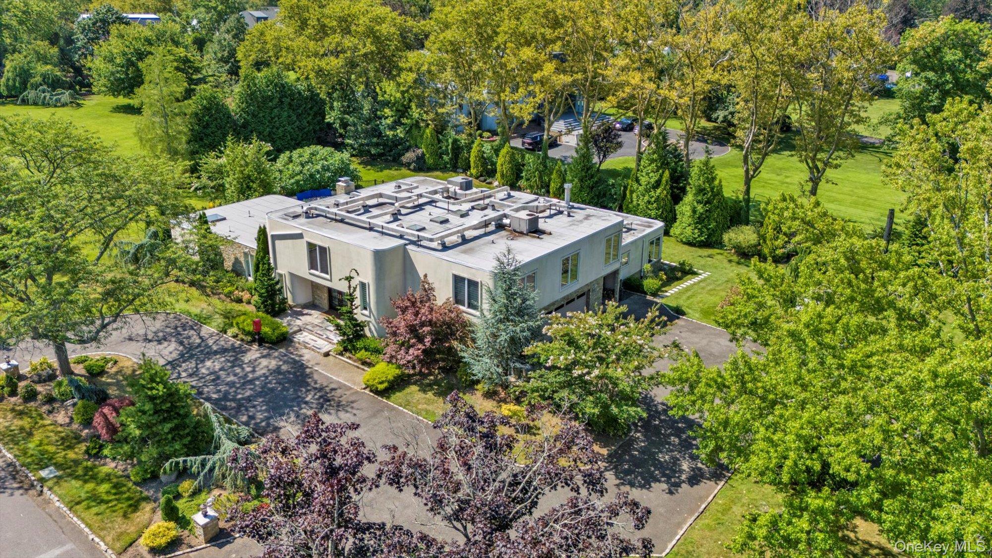 10 Macy Drive, Hewlett Bay Park, NY 11557