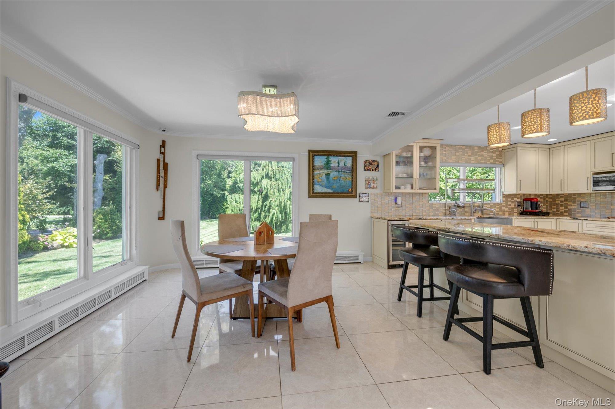 10 Macy Drive, Hewlett Bay Park, NY 11557