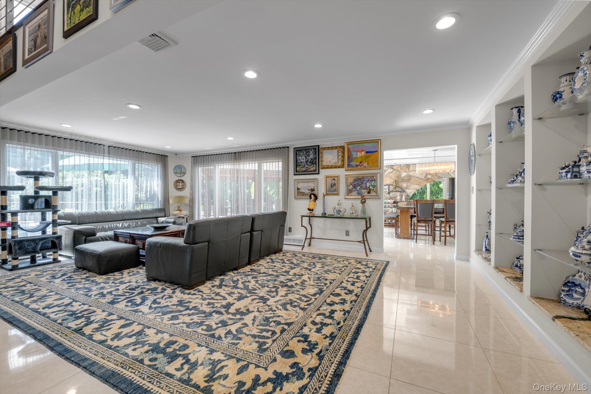 10 Macy Drive, Hewlett Bay Park, NY 11557