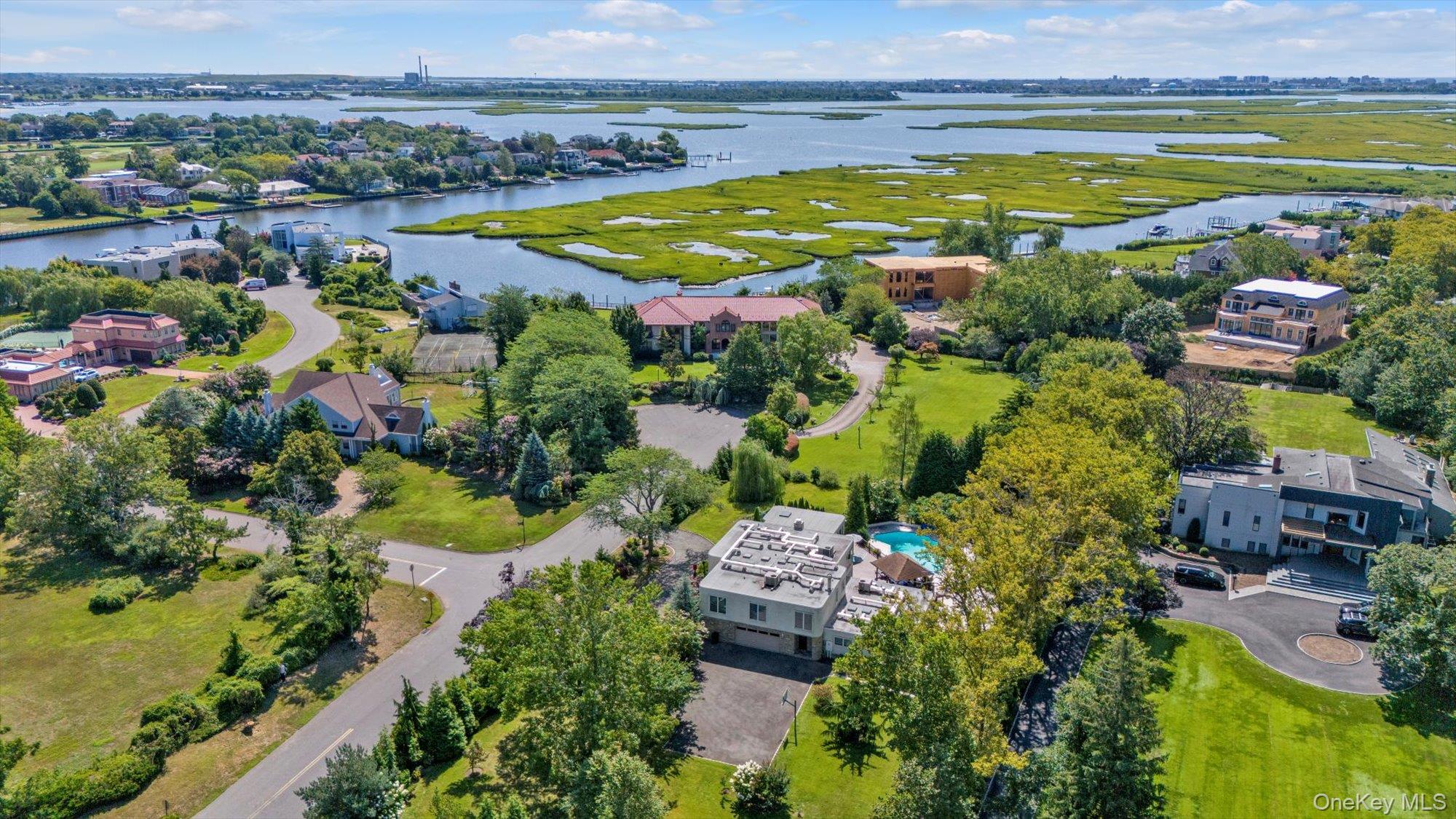 10 Macy Drive, Hewlett Bay Park, NY 11557