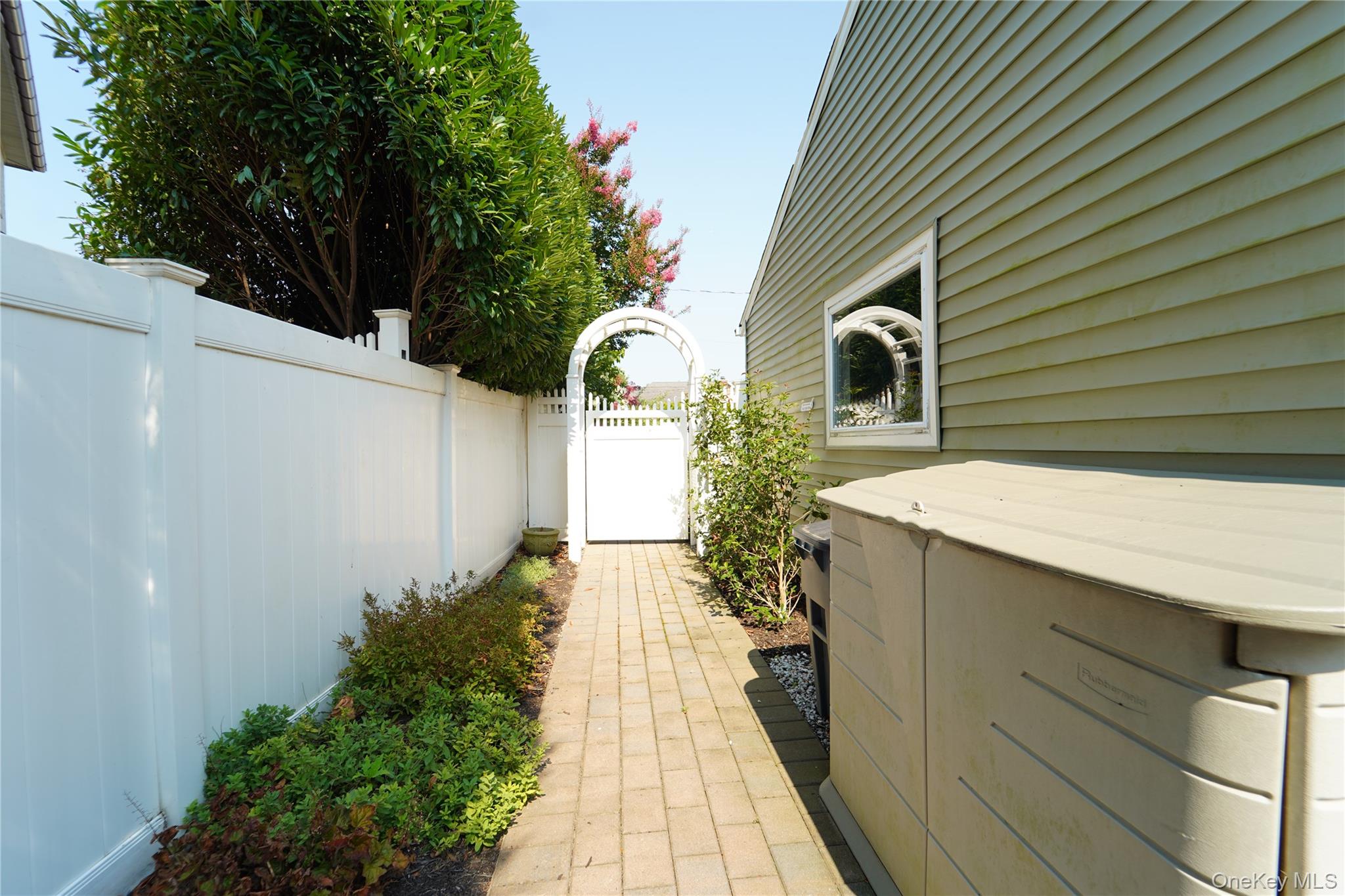 642 Salisbury Park Drive, Westbury, NY 11590