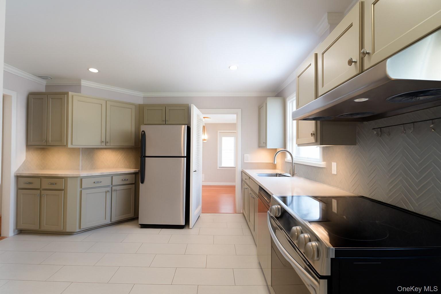 642 Salisbury Park Drive, Westbury, NY 11590