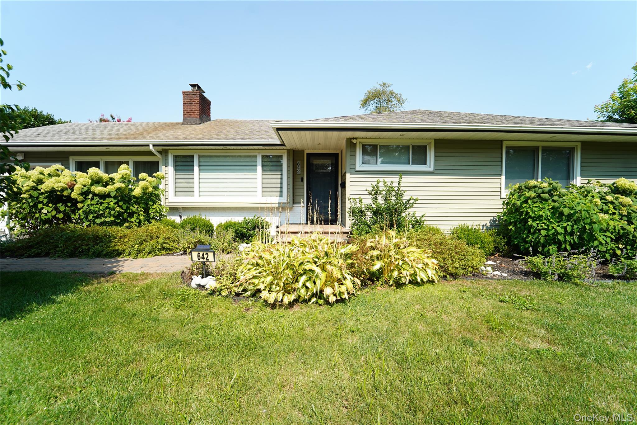 642 Salisbury Park Drive, Westbury, NY 11590