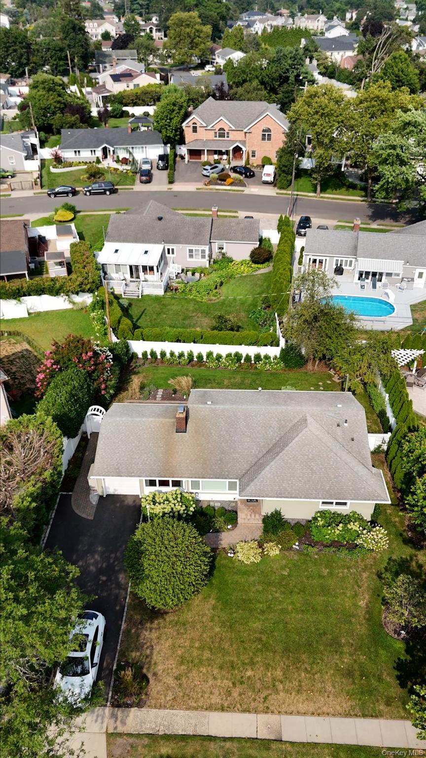 642 Salisbury Park Drive, Westbury, NY 11590