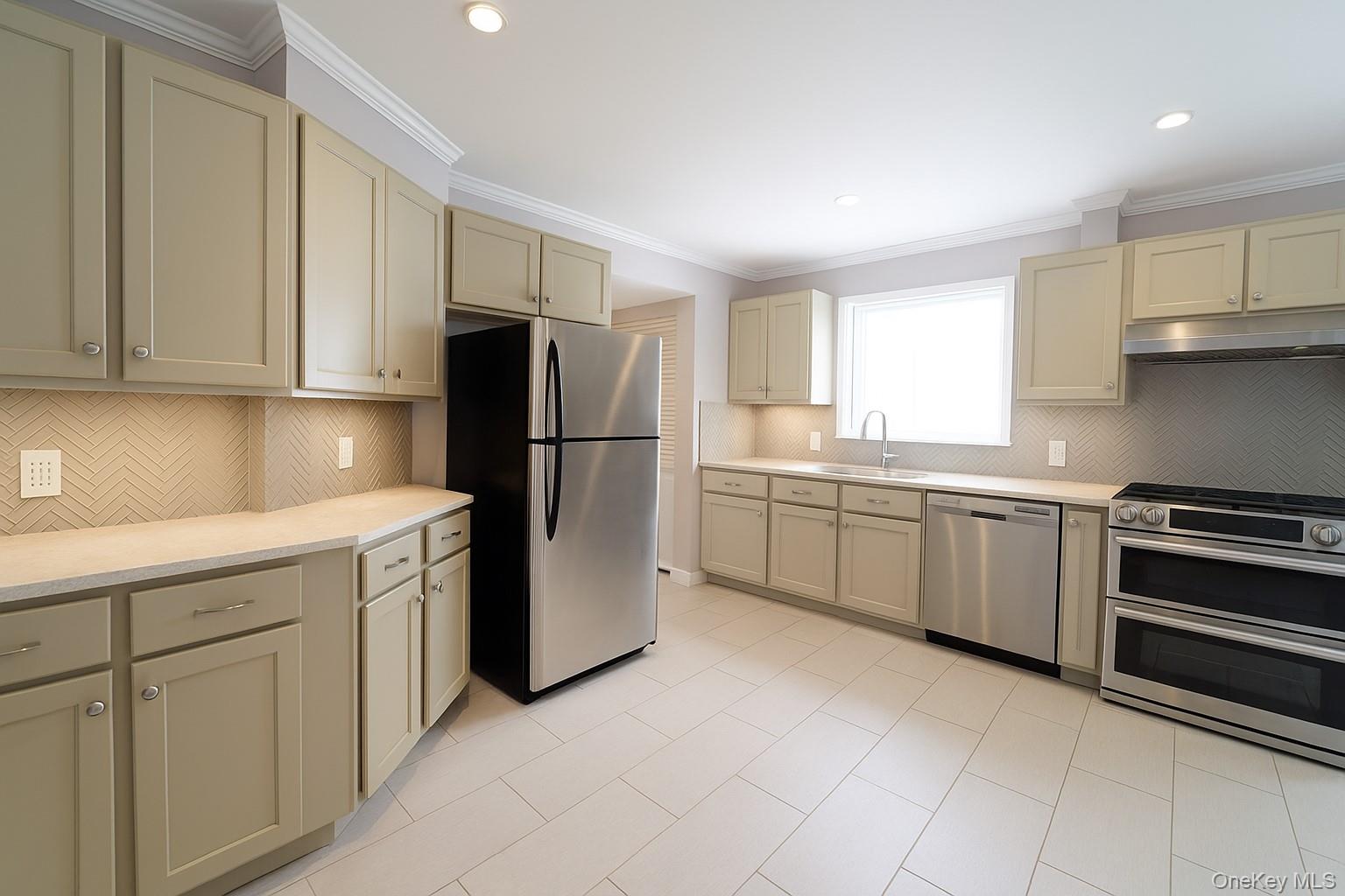 642 Salisbury Park Drive, Westbury, NY 11590