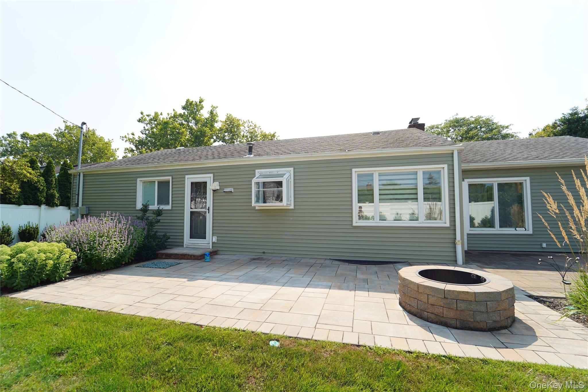 642 Salisbury Park Drive, Westbury, NY 11590