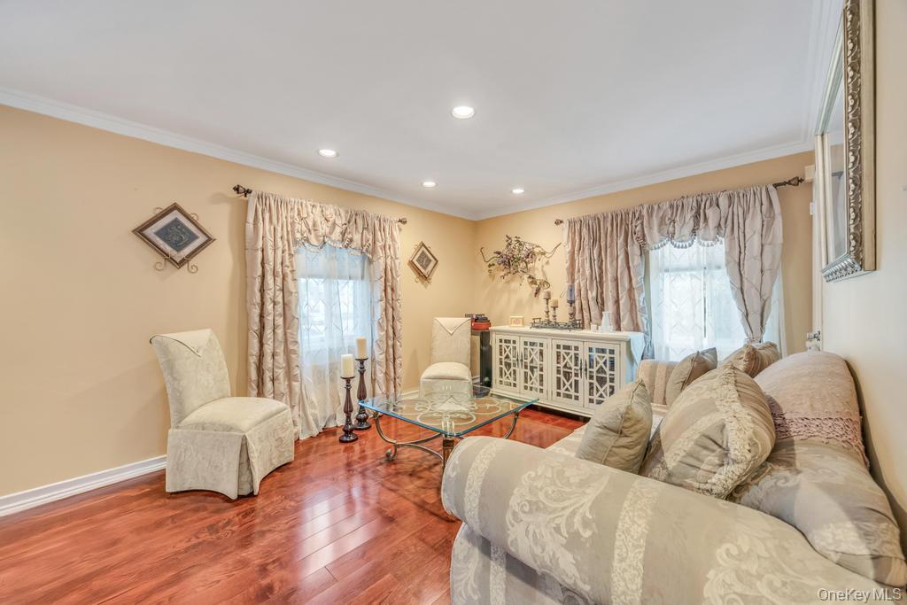 32 Albert Street, Hicksville, NY 11801