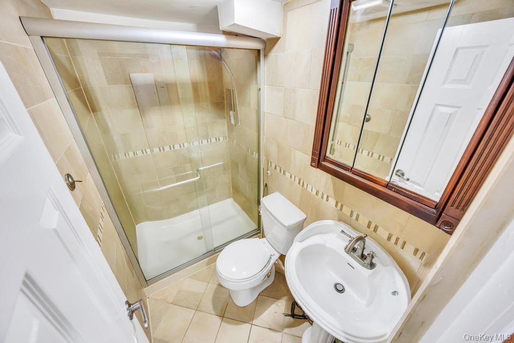 32 Albert Street, Hicksville, NY 11801