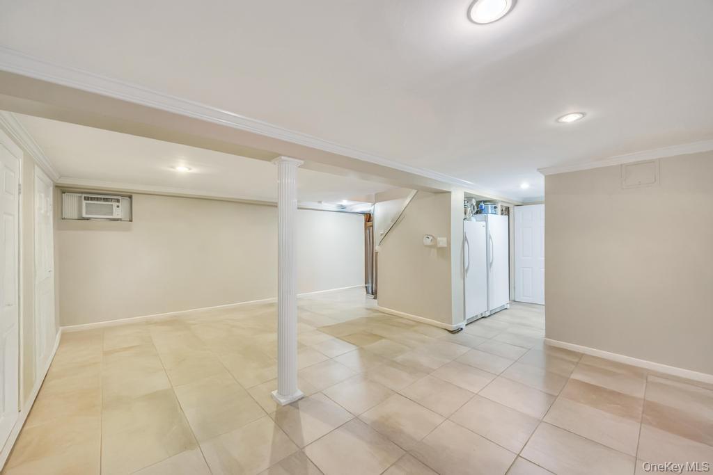 32 Albert Street, Hicksville, NY 11801