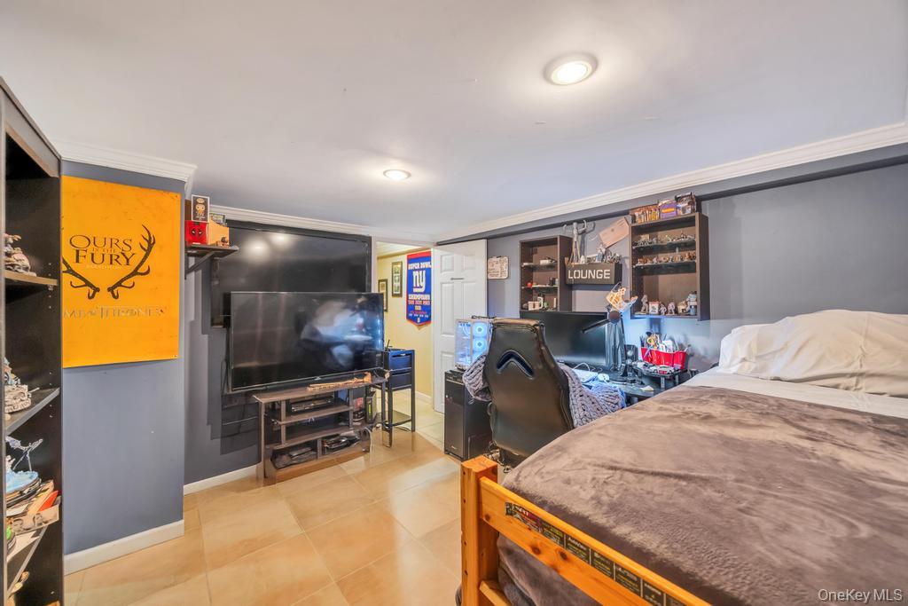 32 Albert Street, Hicksville, NY 11801