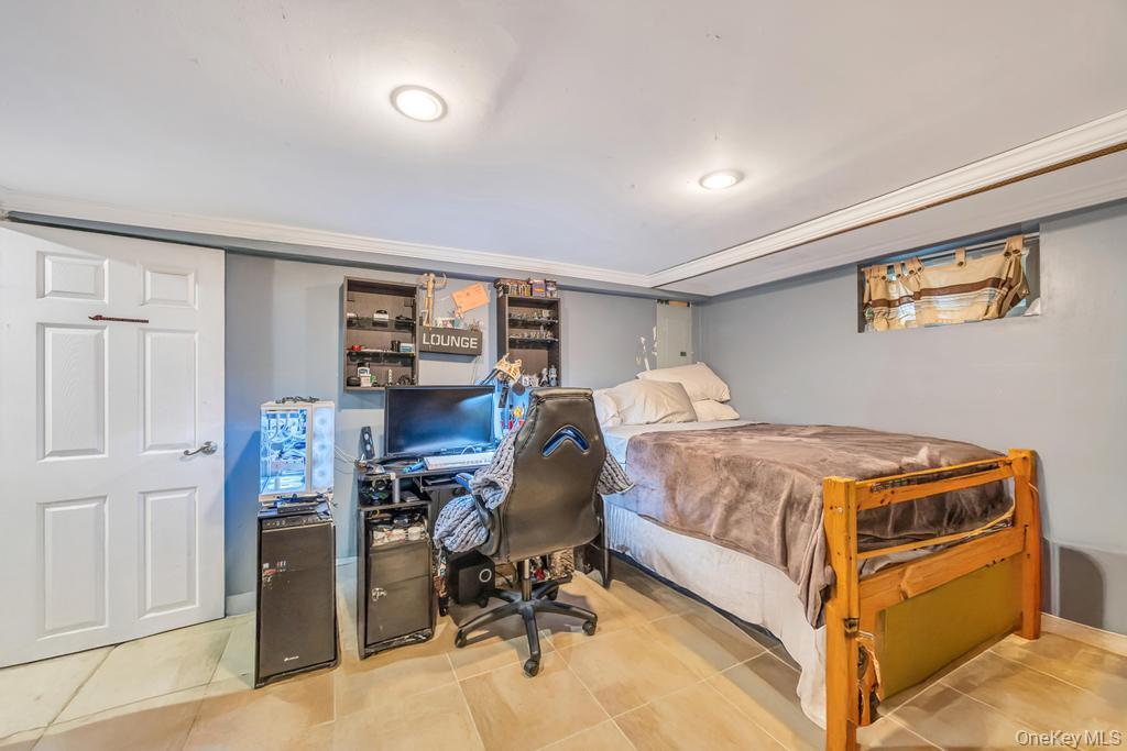 32 Albert Street, Hicksville, NY 11801