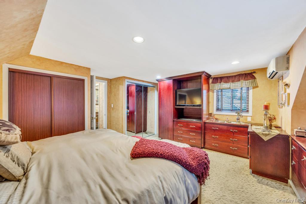 32 Albert Street, Hicksville, NY 11801