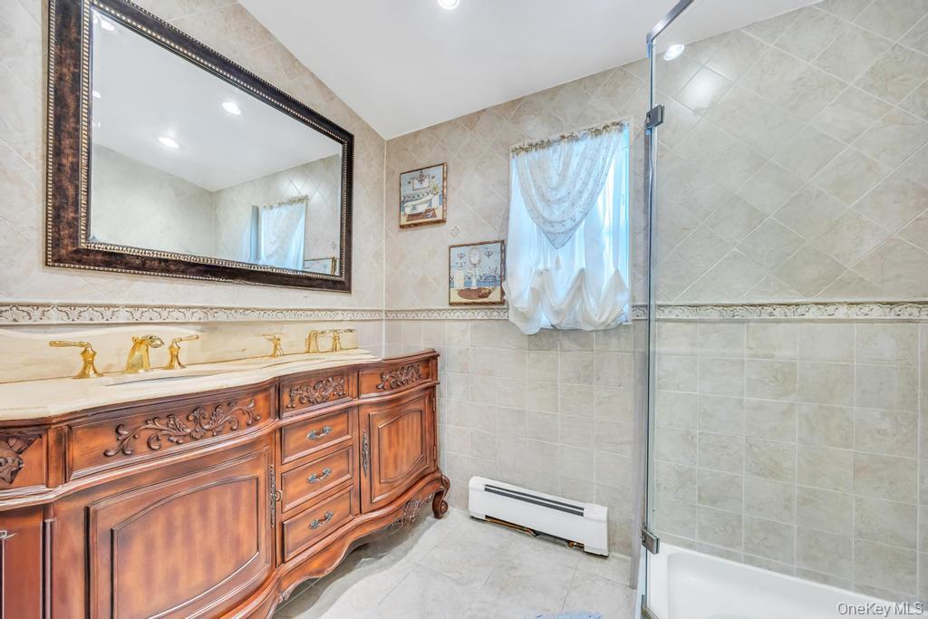 32 Albert Street, Hicksville, NY 11801