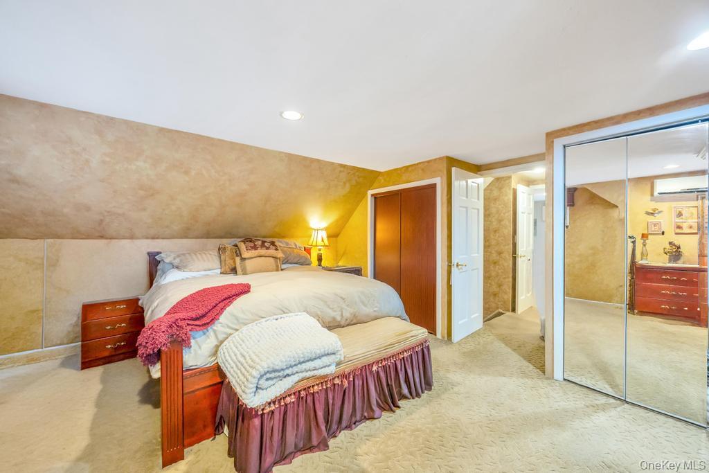 32 Albert Street, Hicksville, NY 11801