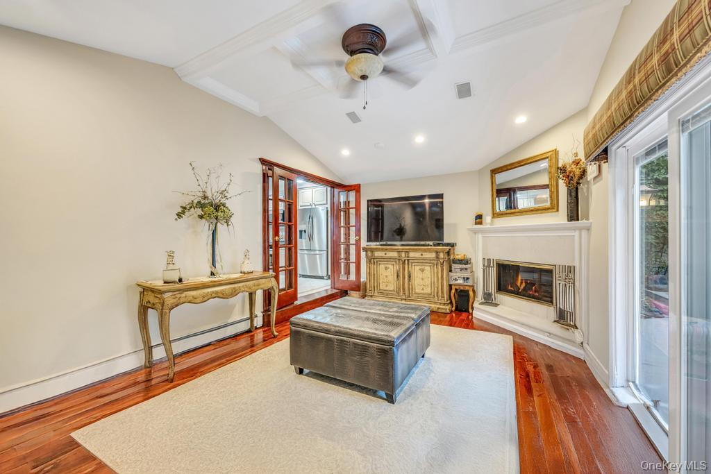 32 Albert Street, Hicksville, NY 11801