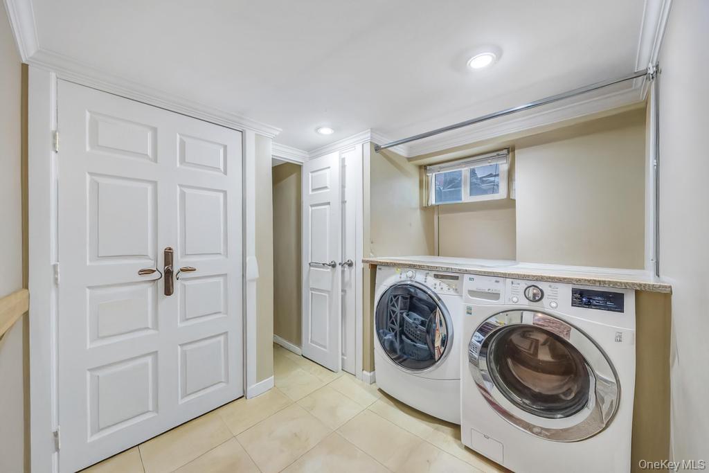 32 Albert Street, Hicksville, NY 11801