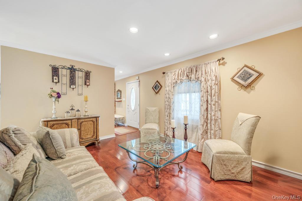 32 Albert Street, Hicksville, NY 11801