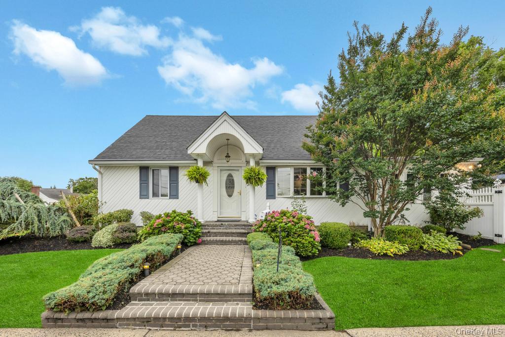 32 Albert Street, Hicksville, NY 11801