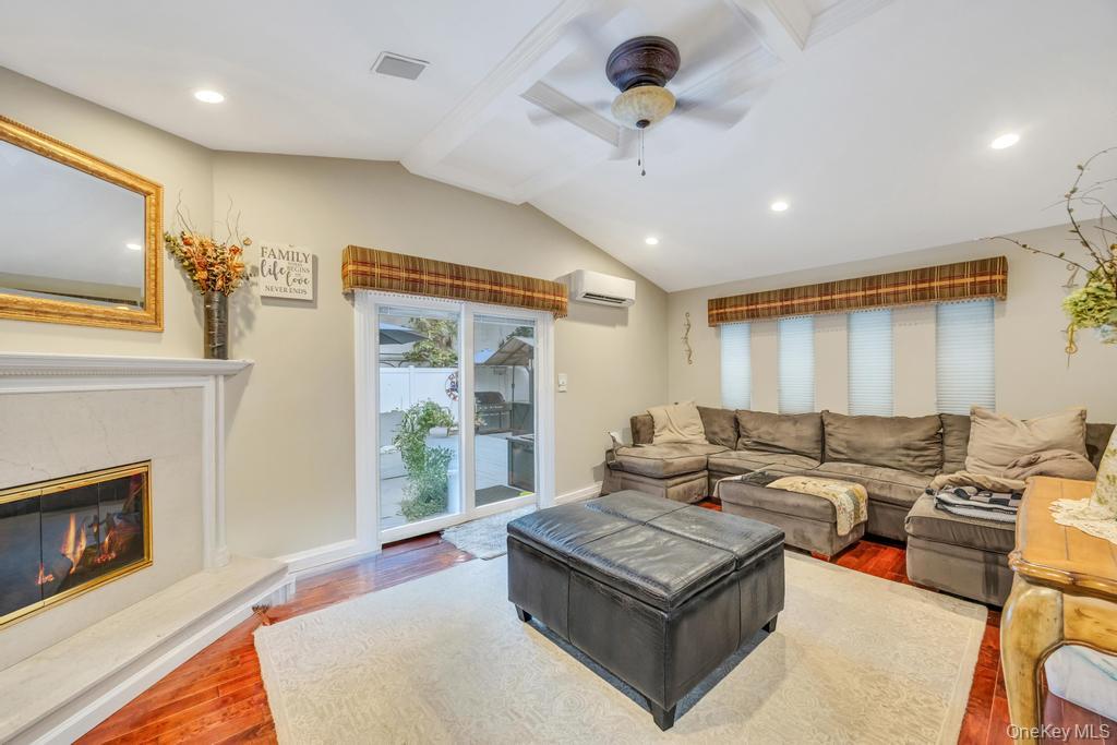 32 Albert Street, Hicksville, NY 11801