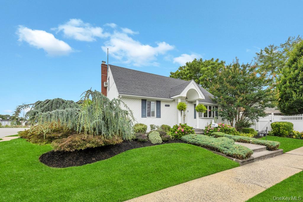 32 Albert Street, Hicksville, NY 11801