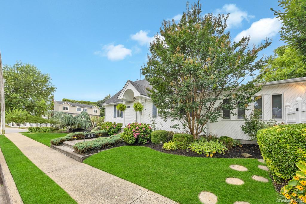 32 Albert Street, Hicksville, NY 11801