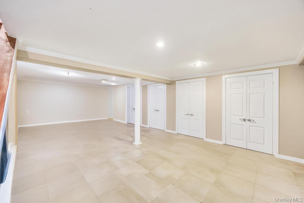 32 Albert Street, Hicksville, NY 11801