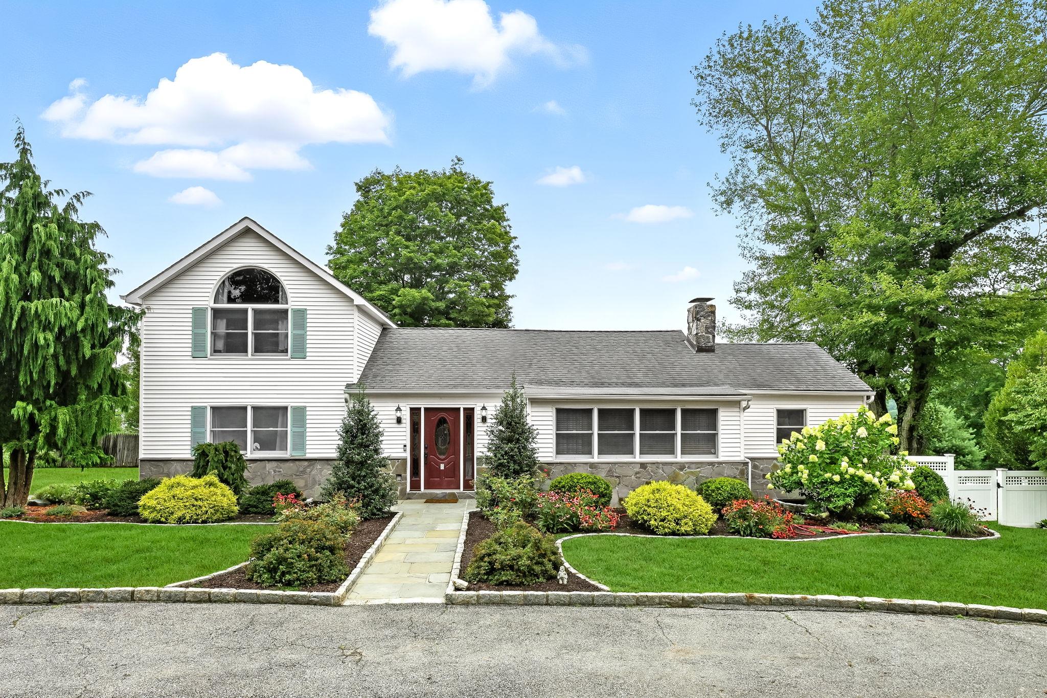 6 N Gate Road, Carmel, NY 10512